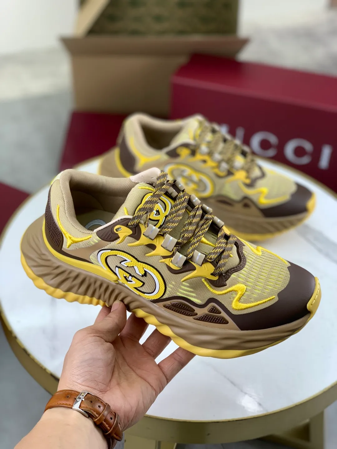 Men's shoes 💰P800 New model 💰Latest model💎💎💎GUCCI Italian Gucci dad shoes Top version 🔜Original quality🔜Purchasing level After many years of accumulation of dad shoes, it took more than 3 months of research and development to disassemble the original version, and finally it is available! The goods are worth looking forward to! 👫 style for couples 🔜Versatile in all seasons🔜 Fashion🔜 Personality 🔜Distinctive Outsole: The latest original developed TPU Upper: Imported original material🐮 Lining: Original A-grade mixed sheepskin🐮 Foot pads: Original A-grade imported cowhide 💯Counter genuine full set of packaging Midsole Latex pad with LOGO, Lasting, oil edge, air pressure coding process, support NFC anti-counterfeiting chip detection! Size: women’s code 35-40, men’s code 39-44 (women’s 34 41, men’s 38 45 46 customized)